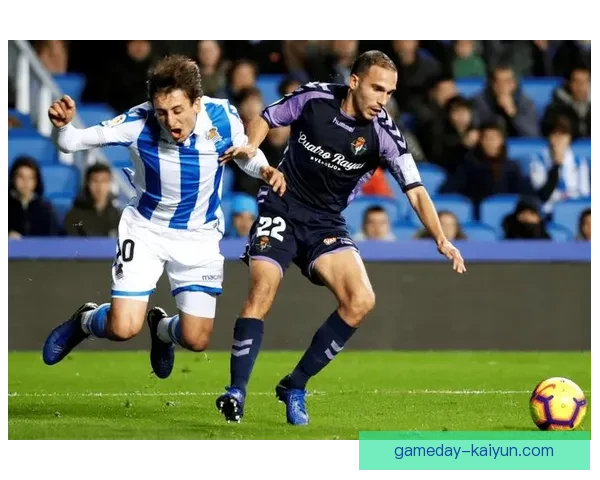 西甲巨星加盟新球队，转会市场热潮持续升温，值得关注。