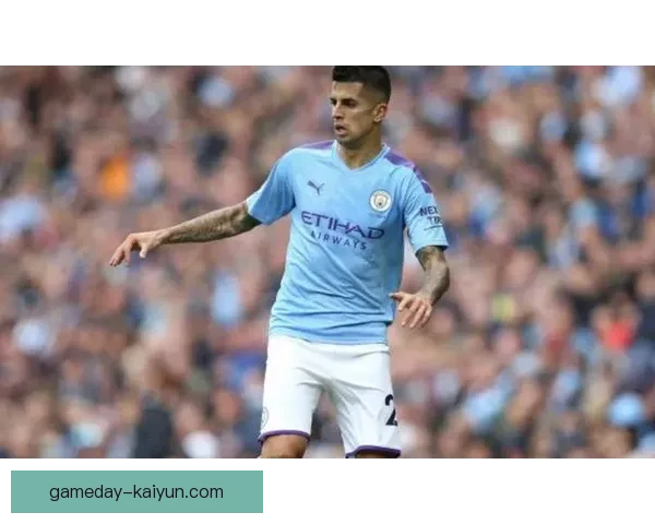 坎塞洛盘带特点引发关注，突破能力持续提升展示其技术实力