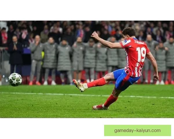 阿尔瓦雷斯家庭背景与足球生涯密切相关，现阶段逐渐展现出持续提升的潜力。